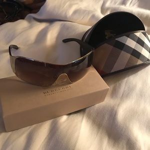Burberry metal frame Sunglasses with case
